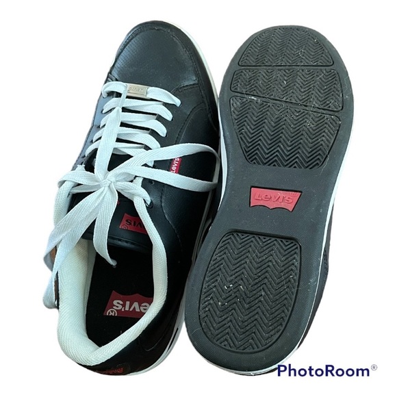 🐾 Levi’s men’s black leather sneakers size 91/2. In EUC - Picture 6 of 7
